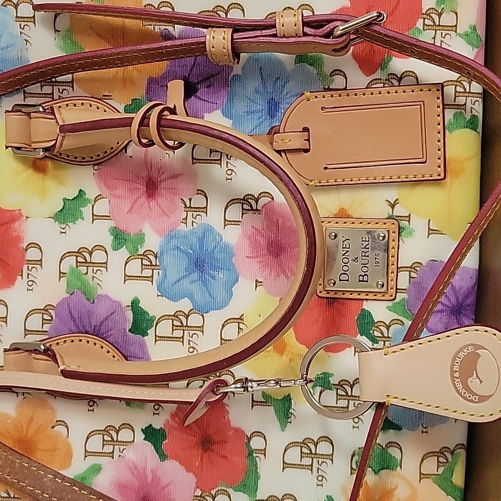 Dooney & Bourke 1975 Hibiscus Tote Handbag NWOT - Picture 3 of 8